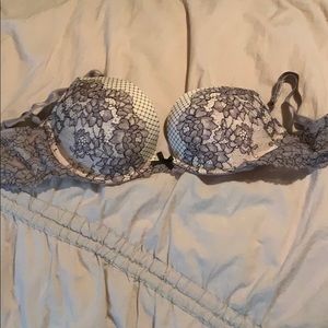 New w/o tags Victoria’s Secret push-up bra 34C